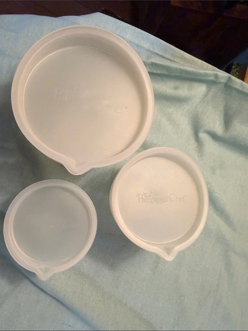 Pampered chef Set of 3 silicon Food Storage Containers with Lids